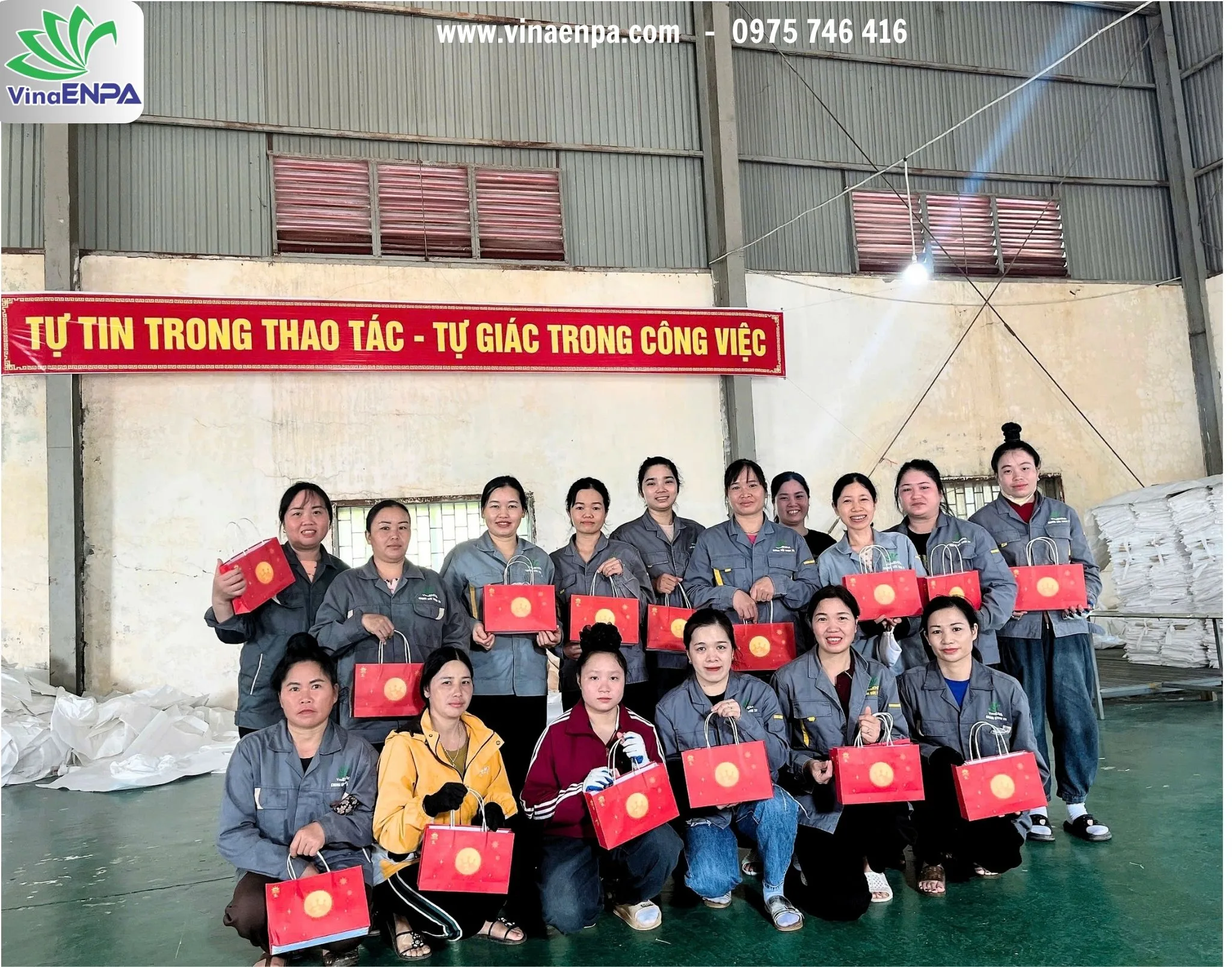 VinaENPA trao quà Trung thu cho cán bộ công nhân viên tại nhà máy