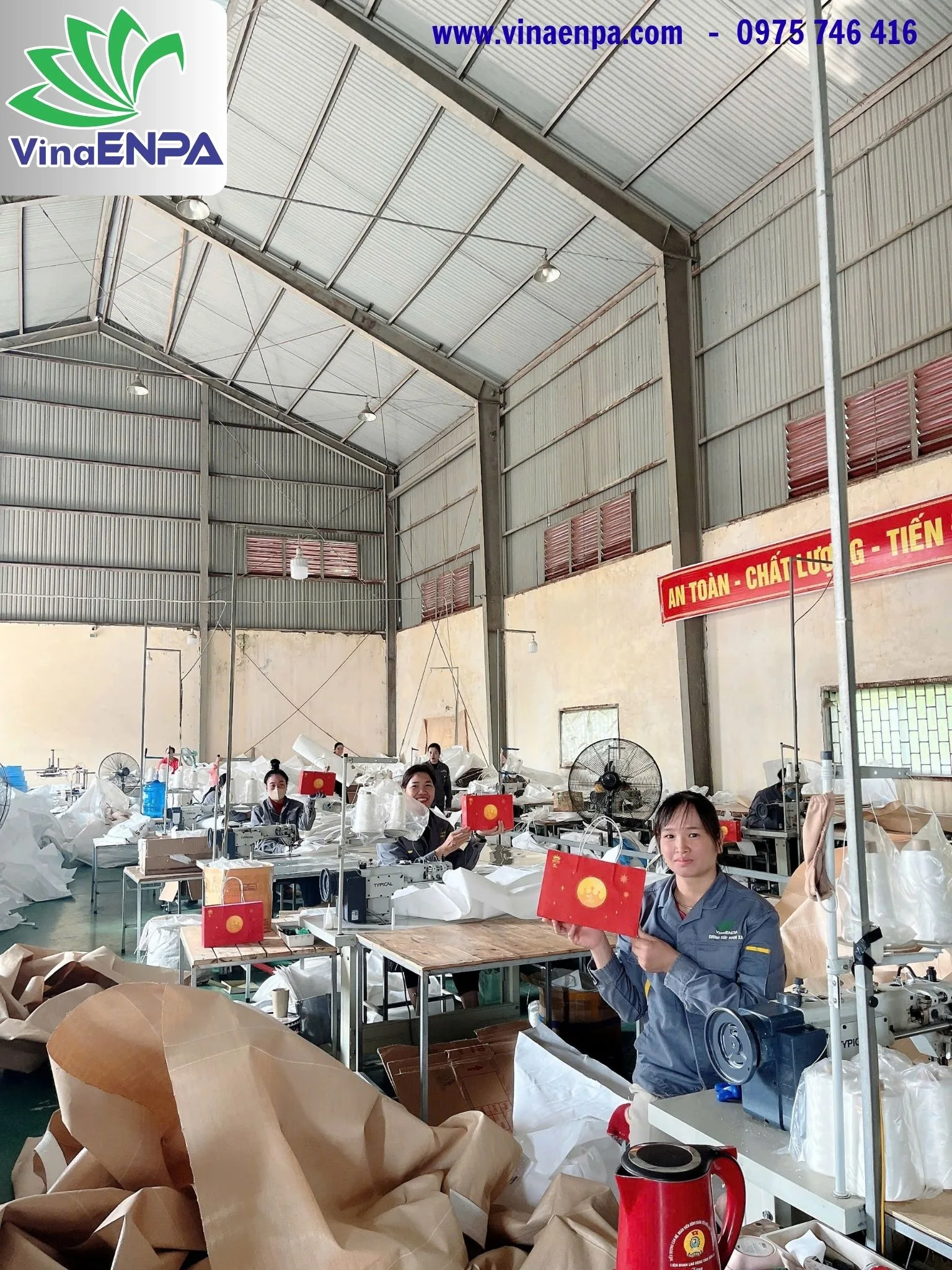 VinaENPA trao quà Trung thu cho công nhân